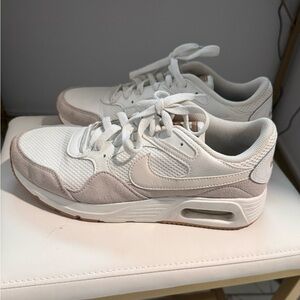 Women’s Nike Air sized 9.  Great condition!